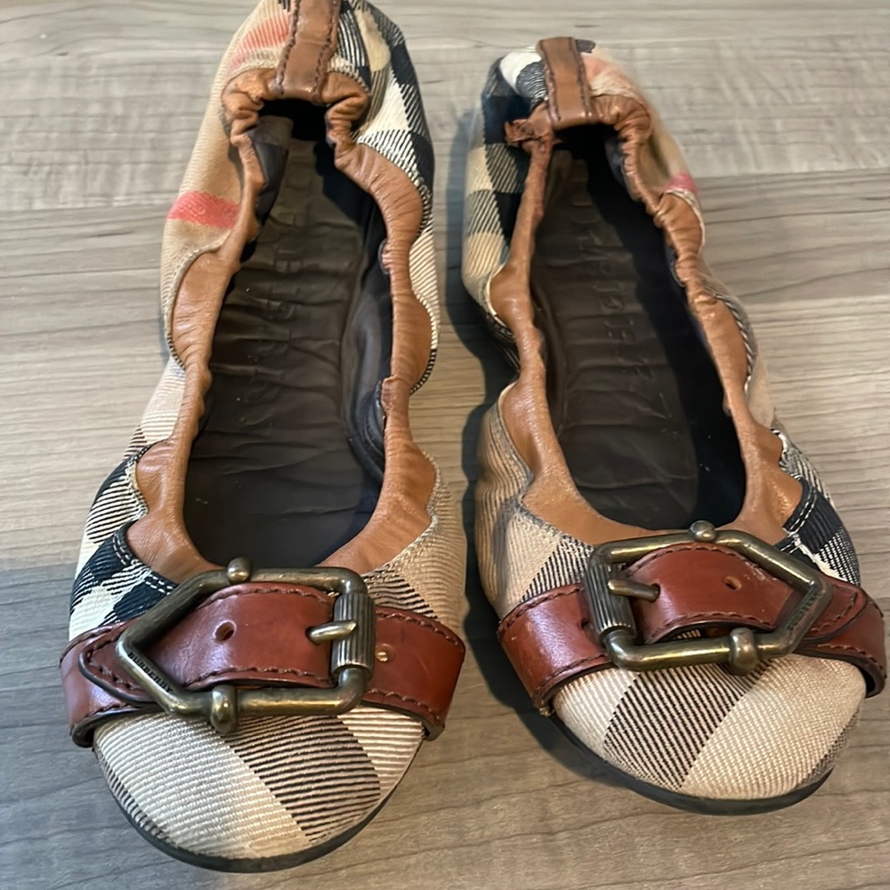 Burberry flats, they look good on but have signs of worn which are shown.